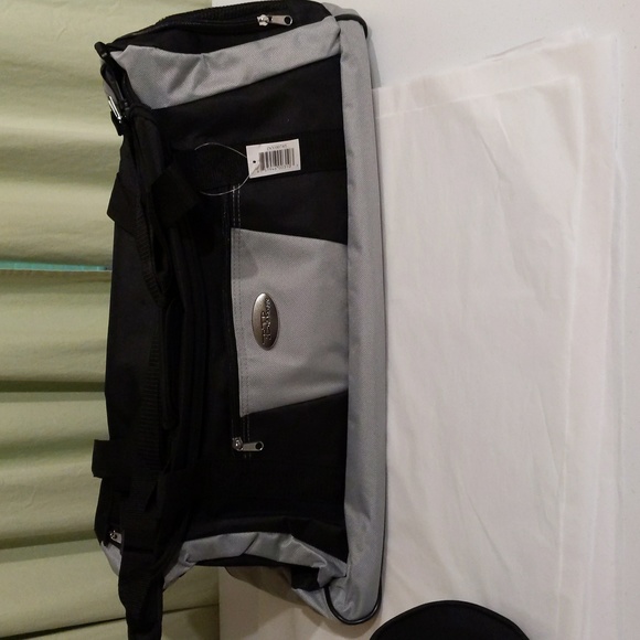 NWT Bella Russo 2 piece duffle bag - Picture 2 of 9